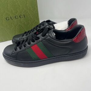 Gucci Men's Black Sneakers with Red and Green Stripes